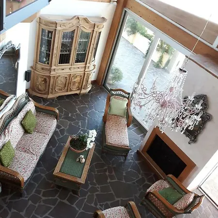 住宿加早餐酒店 Casa Panorama Ad Est